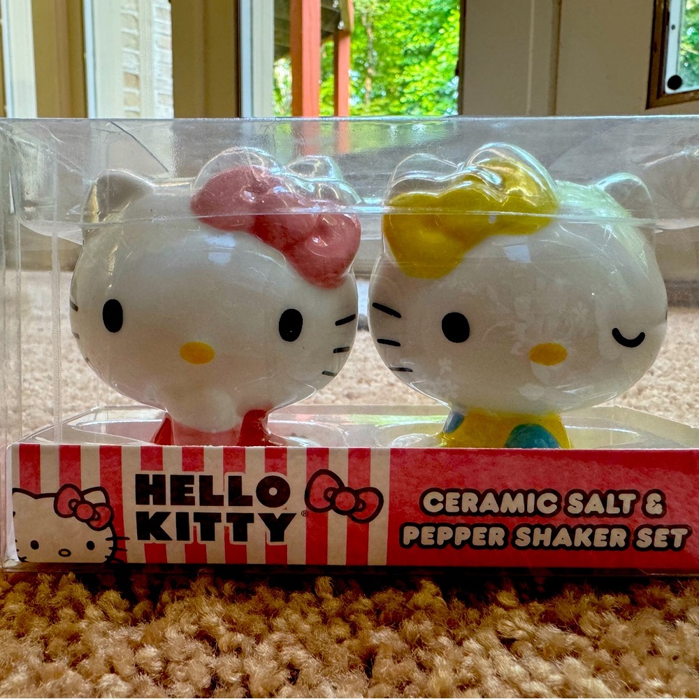 Hello Kitty Red and Yellow Ceramic Shaker Set